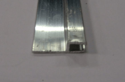 [304002001] H-5 Profiel voor borstelstrip, lengte = 2500mm