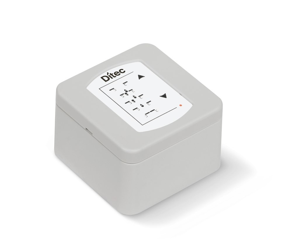Digital electronic program selector for